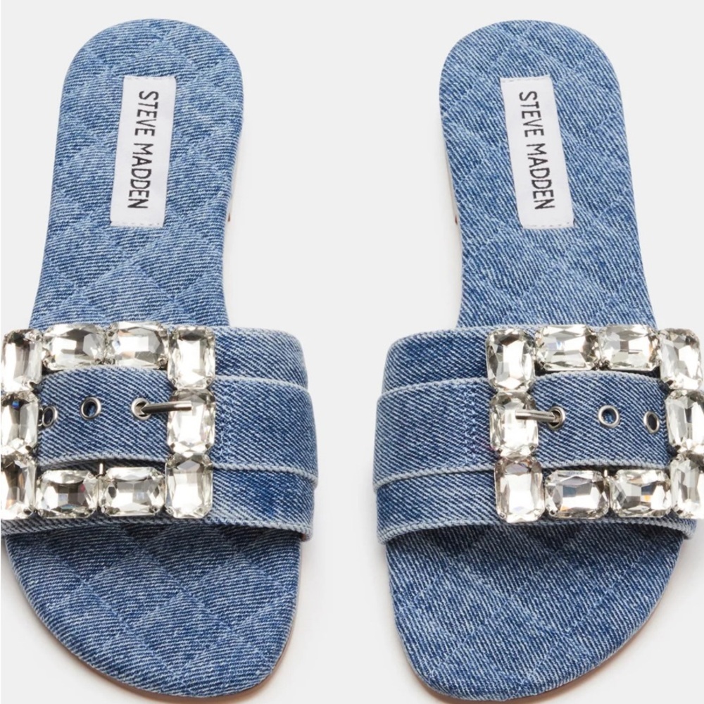 Steve Madden Marika Denim material 7.5 sandals w/ Crystals on top of buckle. 💙
